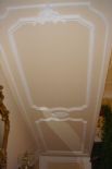 Decoracion con varias formas de moldura..